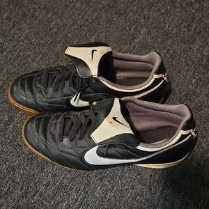 USED....black and White tiempo Indoor Soccor Shoes Size 11